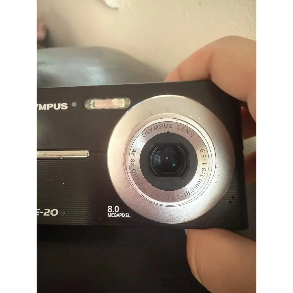 OLYMPUS FE-20 8.0 Megapixel Digital Camera, Powers On, FOR PARTS